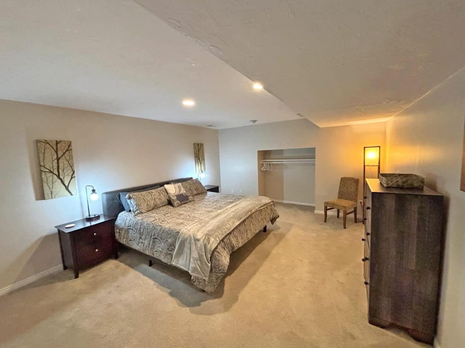 8-Bedroom Home Near The Foot Of The Rocky Mountains Sandy Exterior photo