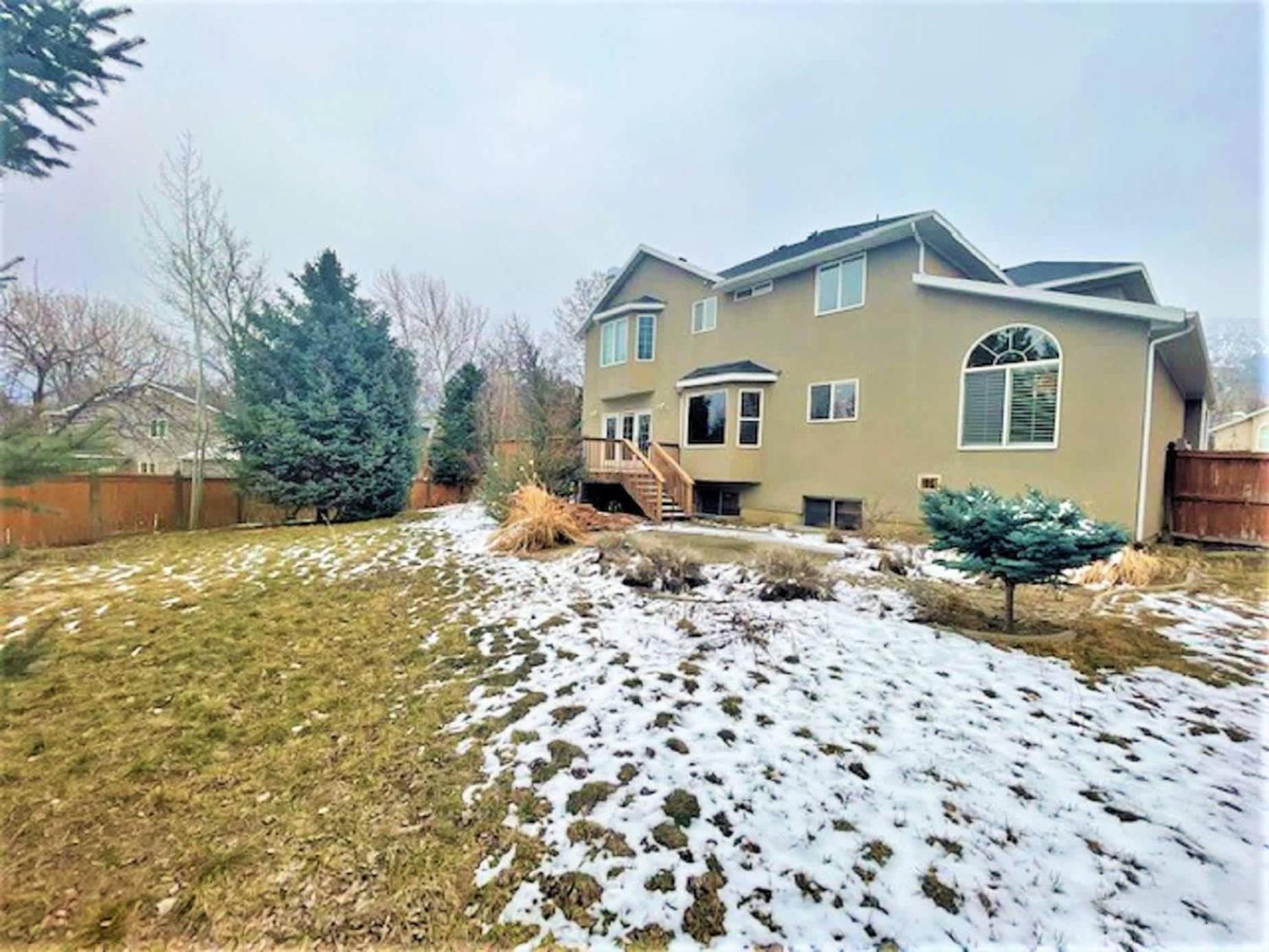 8-Bedroom Home Near The Foot Of The Rocky Mountains Sandy Exterior photo