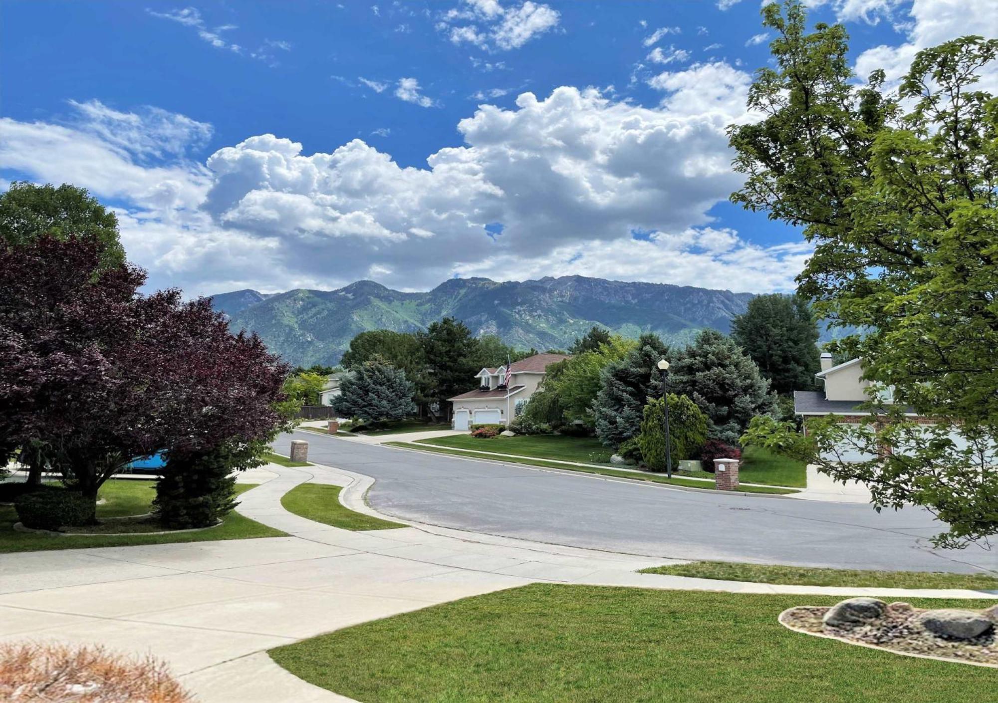 8-Bedroom Home Near The Foot Of The Rocky Mountains Sandy Exterior photo